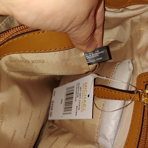 Jet Set Chain Large Shoulder Tote in Brown/Tan - Picture 8 of 8